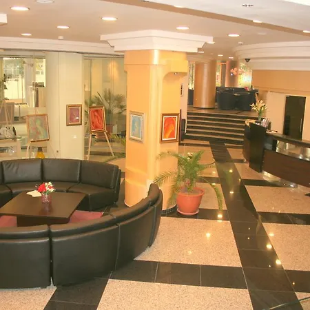 Vris Aparthotel 3*