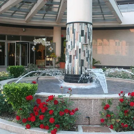Vris Aparthotel 3*